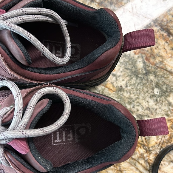 Women’s OBOZ hiking shoes, size 9 1/2 - Picture 4 of 8